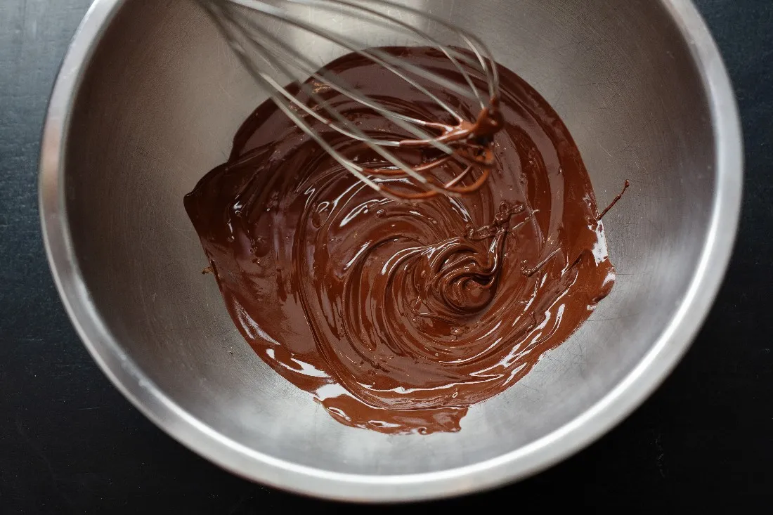 Chocolate Dip Guide: Delicious Recipes & Creative Pairings