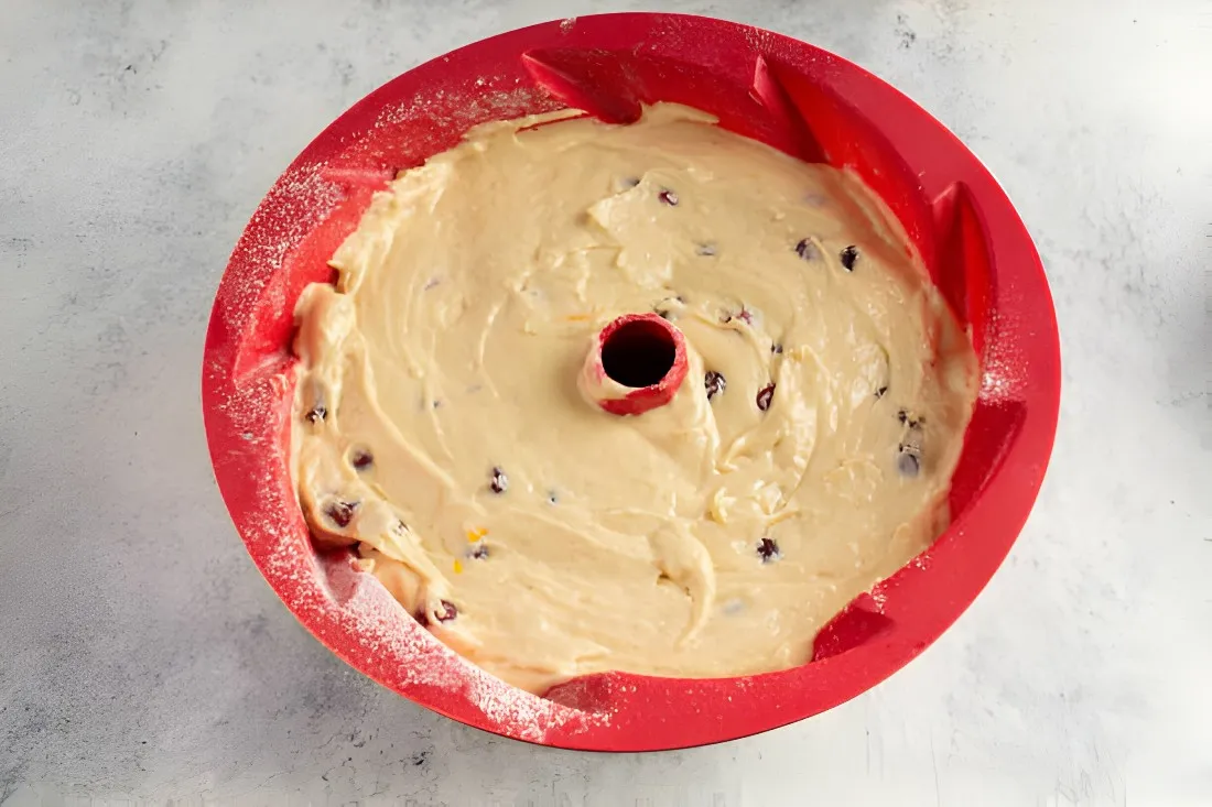 What is the point of a Bundt cake pan?